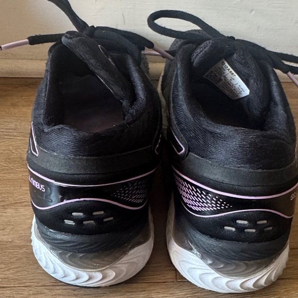 Ladies ASICS Gel-Nimbus Black Sneakers - Picture 4 of 7
